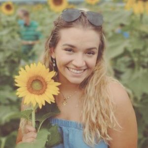 Meet your Posher, Mia